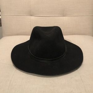 Black floppy hat